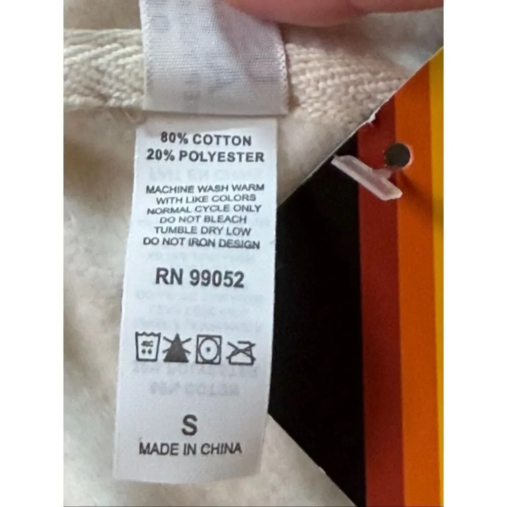 Quinnipiac University Cropped Hoodie Cream Fleece Sweatshirt Size Small NWT CT - Picture 9 of 11